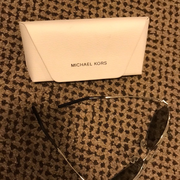 MICHAEL KORS sunglasses!! - Picture 2 of 3